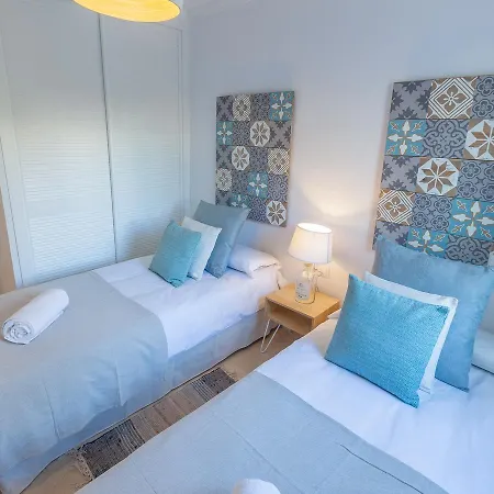 Apartment Vacation Marbella: Contemporary With Pool & Marina Proximity Marbella