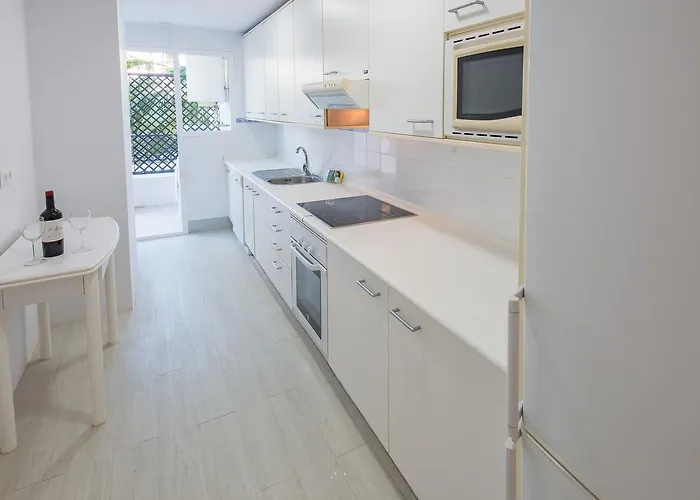 Vacation I Contemporary Apartment, Swimming-pool, 24-7 Security, A Minute From The Marina, The Sea And Luxury Shopping * 马尔韦利亚