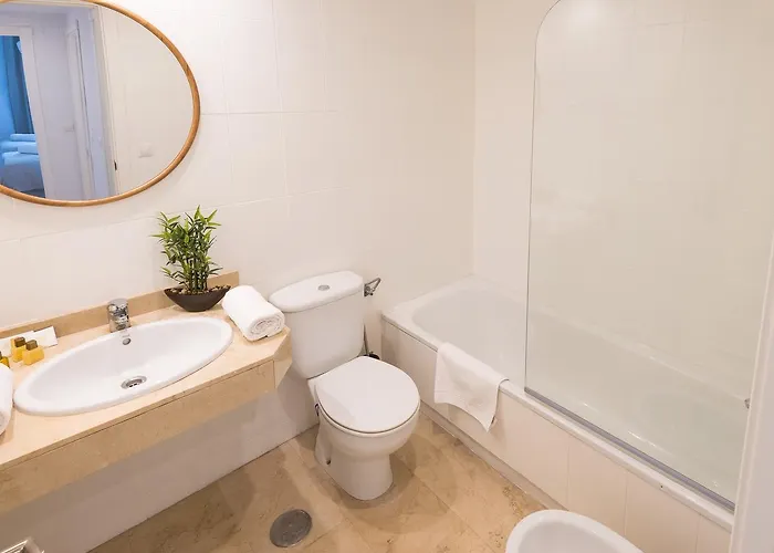 Vacation I Contemporary Apartment, Swimming-pool, 24-7 Security, A Minute From The Marina, The Sea And Luxury Shopping * Marbella