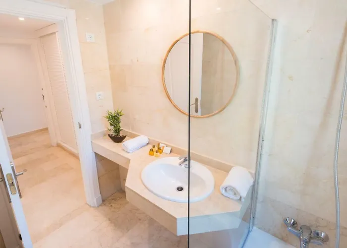 公寓 Vacation I Contemporary Apartment, Swimming-pool, 24-7 Security, A Minute From The Marina, The Sea And Luxury Shopping 马尔韦利亚