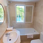 Apartment Vacation Marbella: Contemporary With Pool & Marina Proximity *
