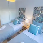 Apartment Vacation Marbella: Contemporary With Pool & Marina Proximity Marbella