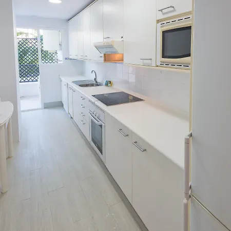 Vacation I Contemporary Apartment, Swimming-pool, 24-7 Security, A Minute From The Marina, The Sea And Luxury Shopping * ماربيا
