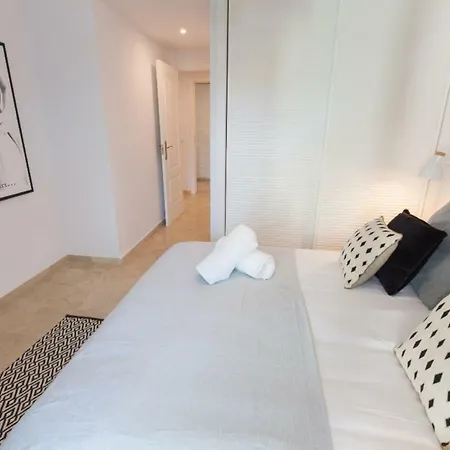 Vacation I Contemporary Apartment, Swimming-pool, 24-7 Security, A Minute From The Marina, The Sea And Luxury Shopping * ماربيا