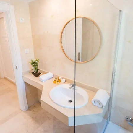 شقة Vacation I Contemporary Apartment, Swimming-pool, 24-7 Security, A Minute From The Marina, The Sea And Luxury Shopping ماربيا