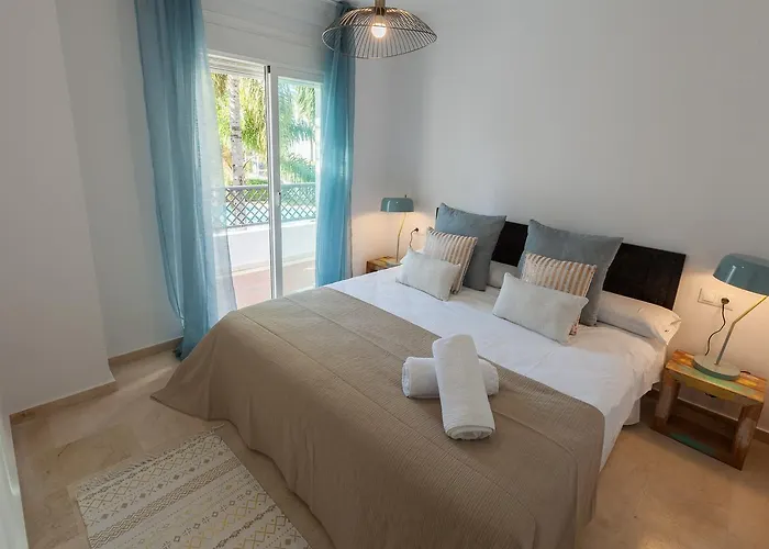 Vacation I Contemporary Apartment, Swimming-pool, 24-7 Security, A Minute From The Marina, The Sea And Luxury Shopping Apartament